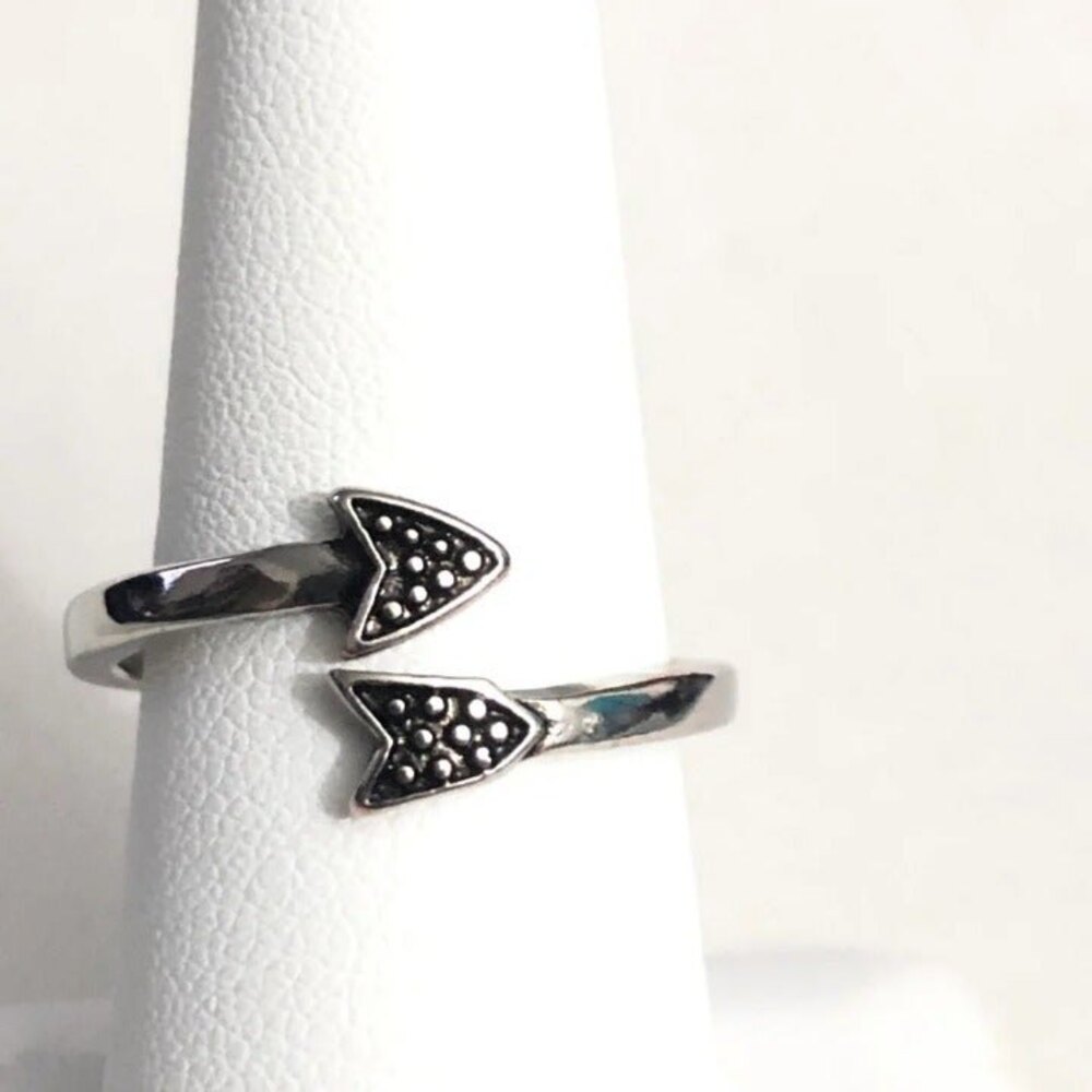 Arrow Fashion Ring Silver Tone